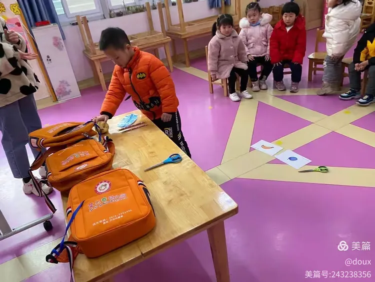 global english艾思奇幼儿园小班英语汇报课